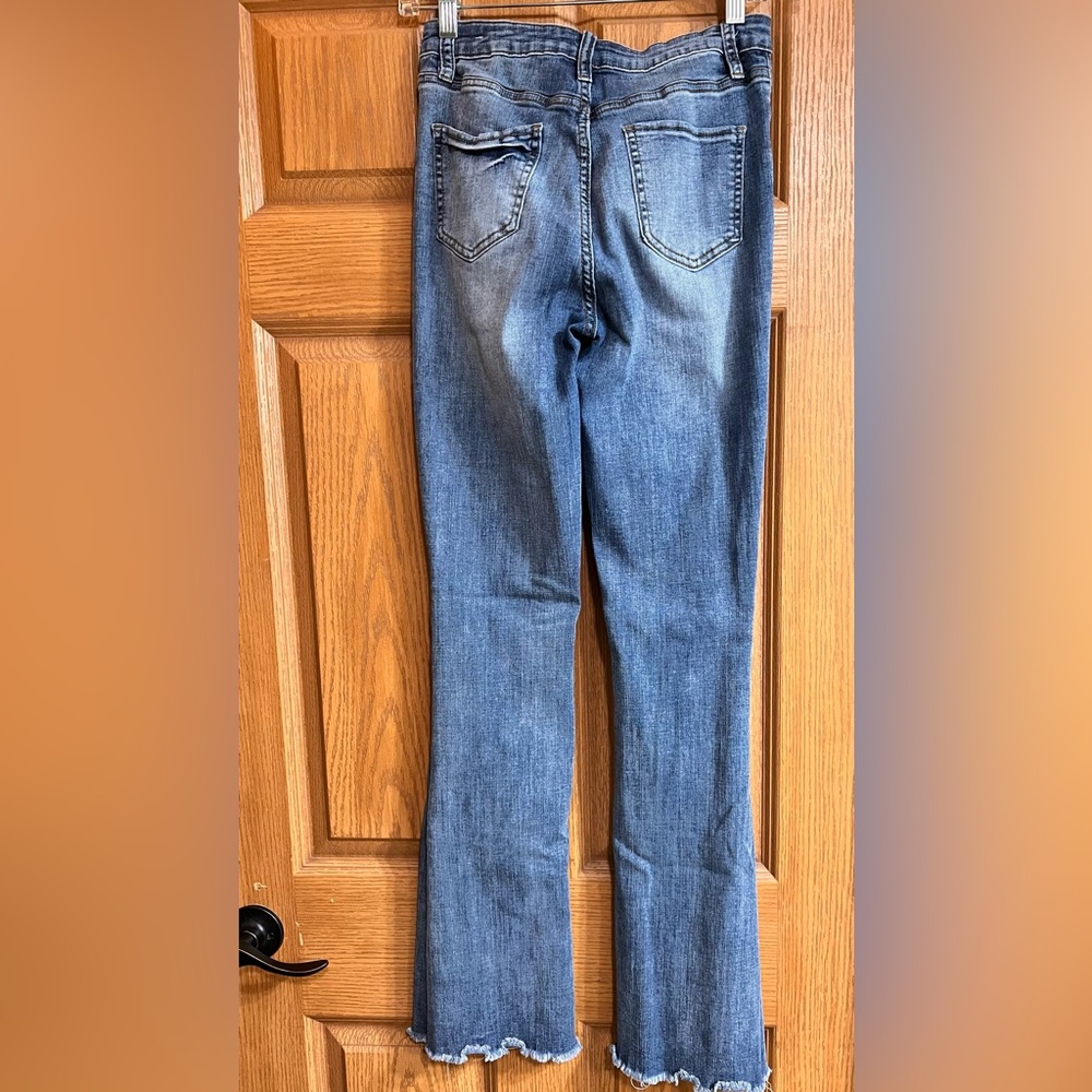 YMI Women's Straight Leg Jeans in Medium Blue Wash #124B - Picture 3 of 8